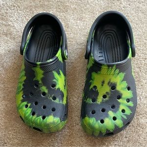Classic Tie Dye graphic Crocs (M4 W6)
